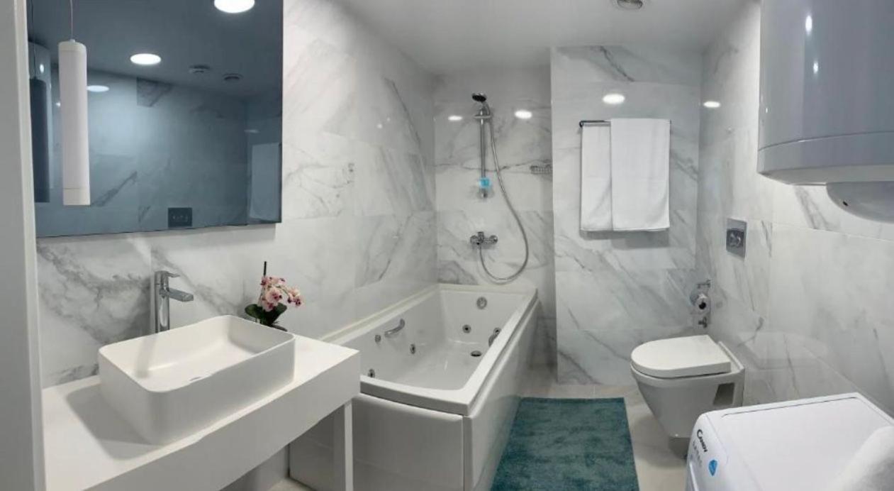 Luxury 37-38 Floor *