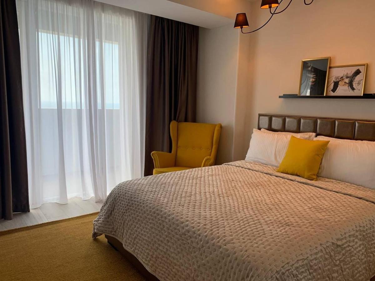 Luxury 37-38 Floor
