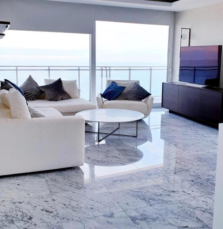 Luxury 37-38 Floor 公寓 *
