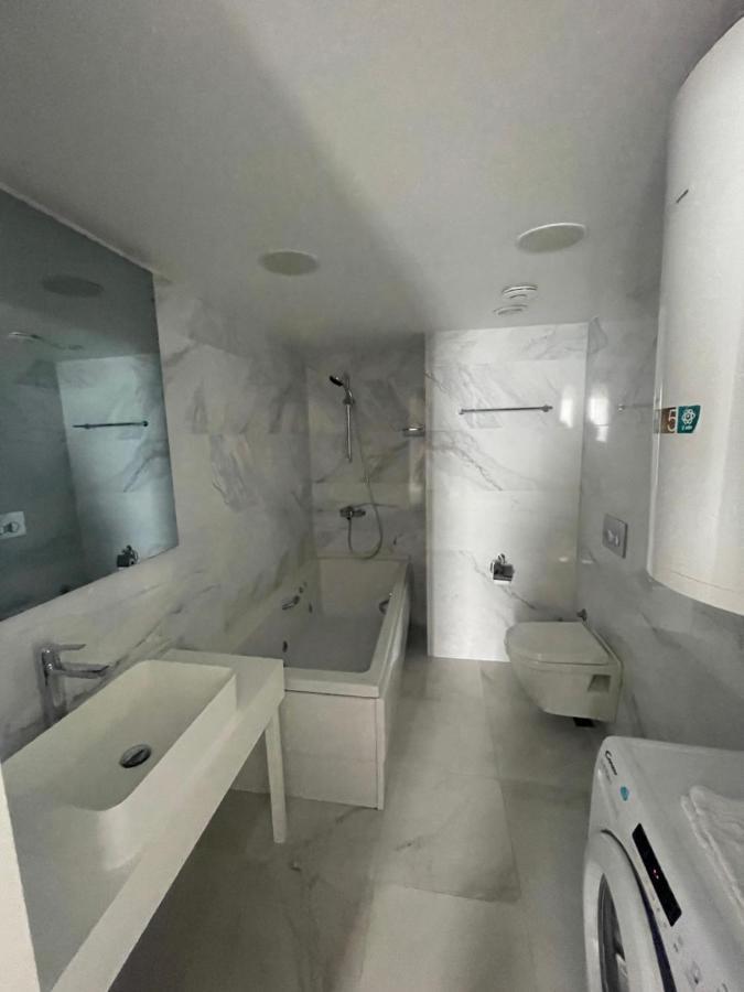 Luxury 37-38 Floor 巴统