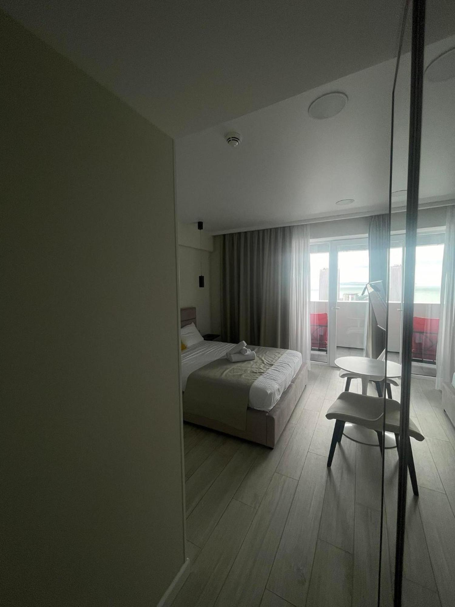 Luxury 37-38 Floor 巴统